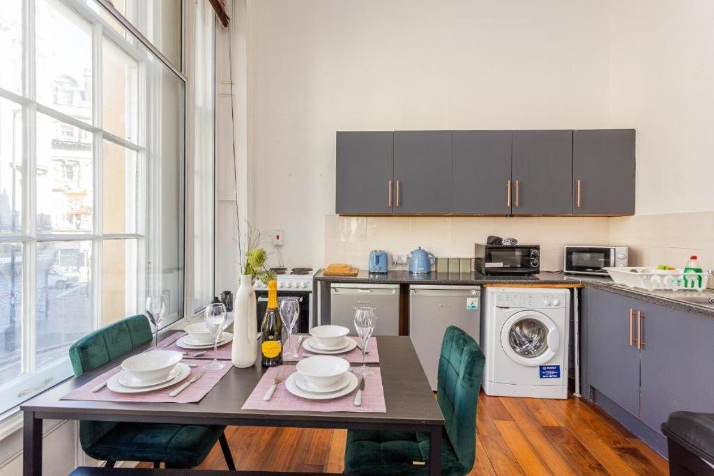 Newcastle'S Most Central Apartment - Sleeps 10 Exterior foto