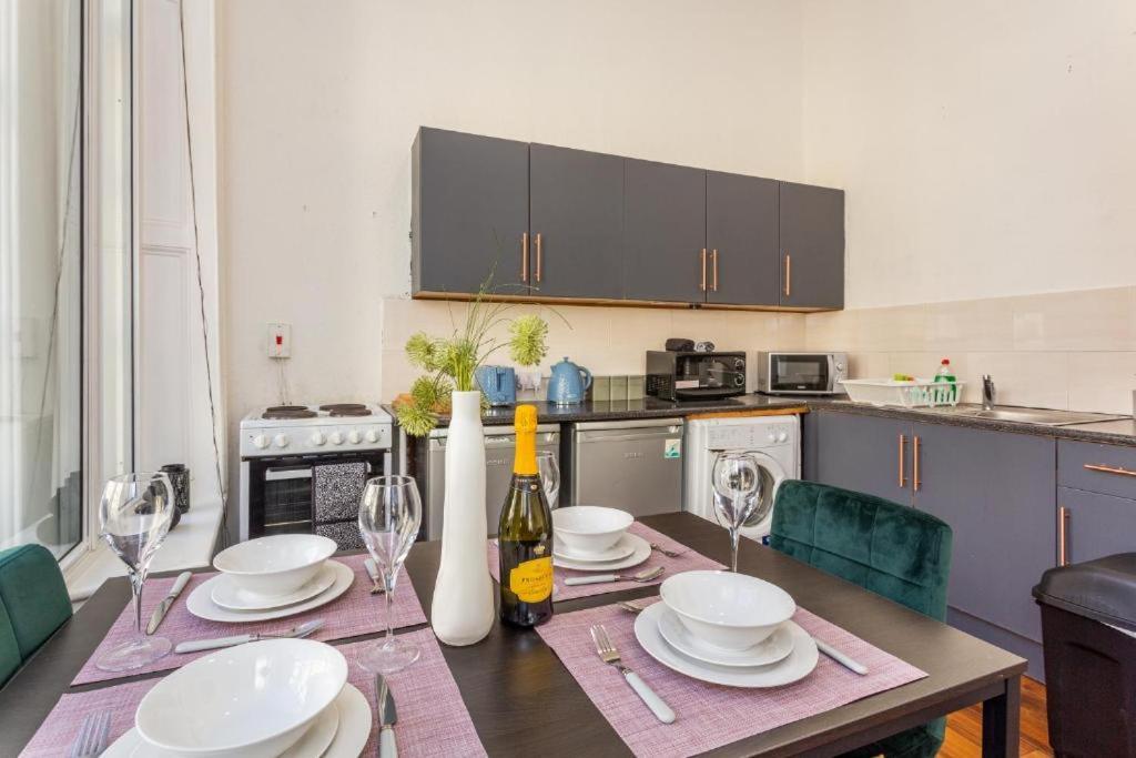 Newcastle'S Most Central Apartment - Sleeps 10 Exterior foto