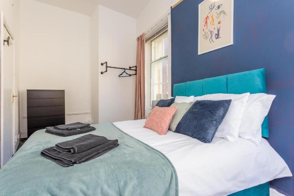 Newcastle'S Most Central Apartment - Sleeps 10 Exterior foto
