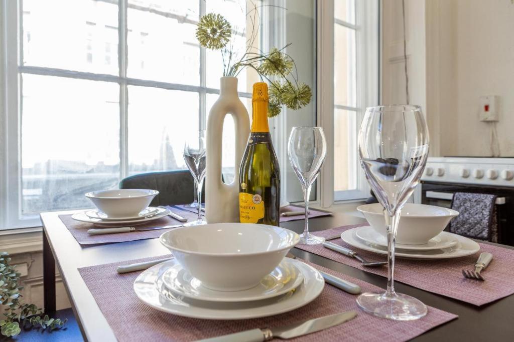 Newcastle'S Most Central Apartment - Sleeps 10 Exterior foto