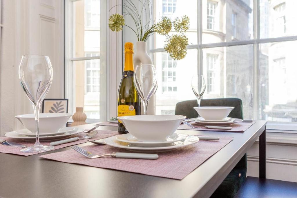 Newcastle'S Most Central Apartment - Sleeps 10 Exterior foto