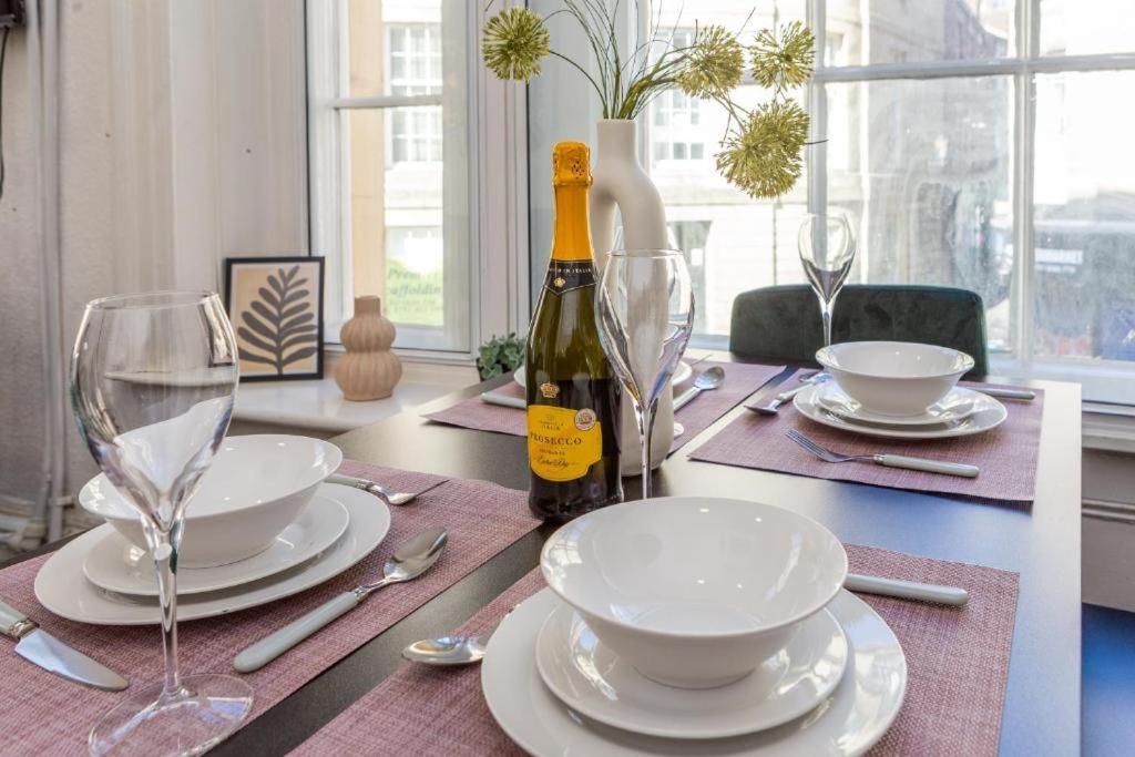 Newcastle'S Most Central Apartment - Sleeps 10 Exterior foto